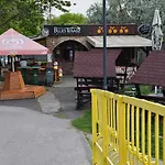 Yellow Bridge Vendeghaz Gárdony