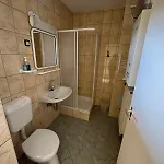 Yellow Bridge Vendeghaz Hostel *