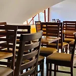 Hostel Yellow Bridge Vendeghaz *