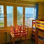 Hostel Yellow Bridge Vendeghaz *