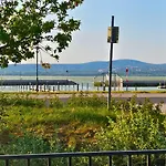 Hostel Yellow Bridge Vendeghaz *