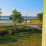 Yellow Bridge Vendeghaz Hostel