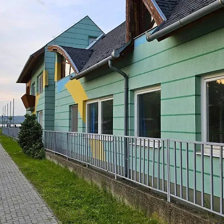 Hostel Yellow Bridge Vendeghaz