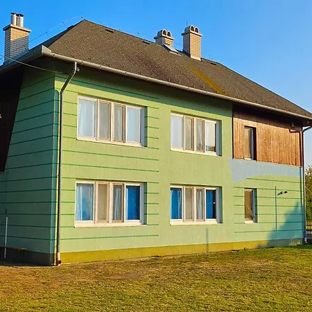 Yellow Bridge Hostel Gárdony