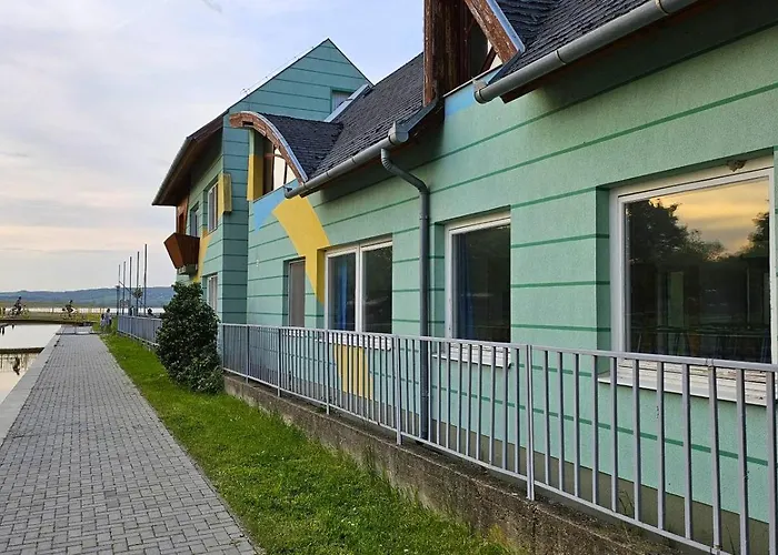 Hostel Yellow Bridge