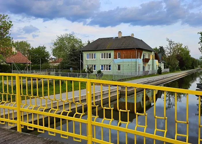 Hostel Yellow Bridge
