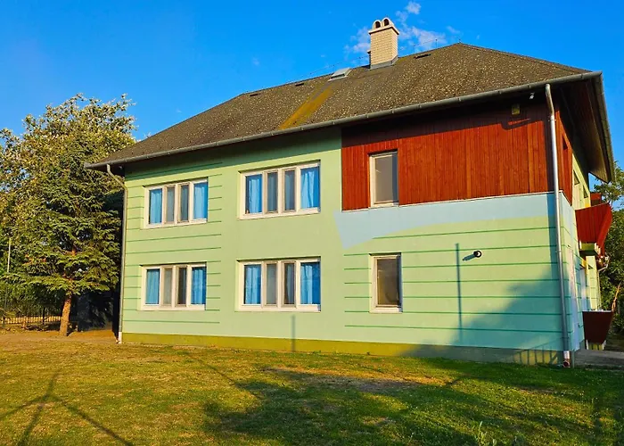 Hostel Yellow Bridge