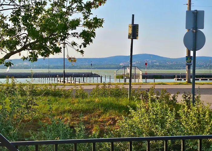 Hostel Yellow Bridge Vendeghaz *